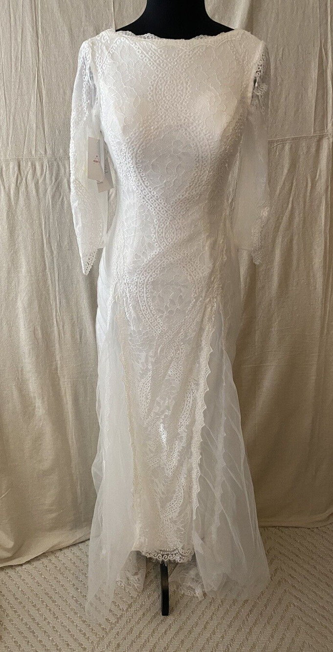 NWT Merry's Wedding Dress Size 4 Sheer Lace Silky Lining Flowing Bottom Train
